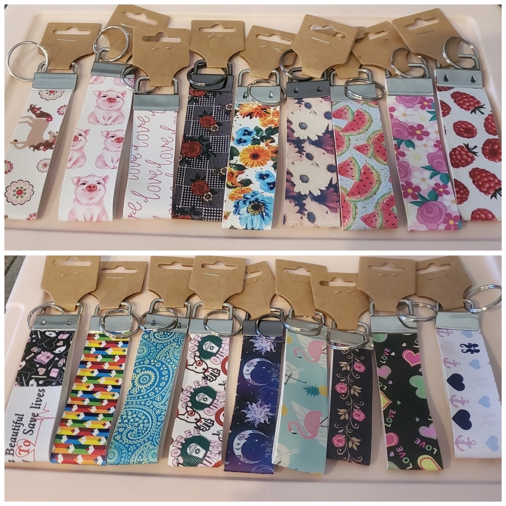 💖10 FOR 20💖New 1pc Random Keychain